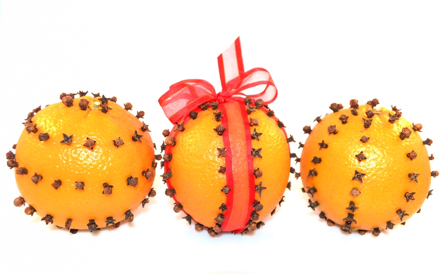 >Portocale cu cuisoare - ornament si odorizant natural